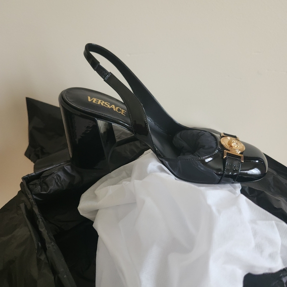 NIB Versace Glossy Black Heels with Gold Medallion - Picture 4 of 11